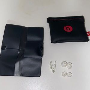 Beats ear buds case: Two sets of ear bud covers & wire clip included